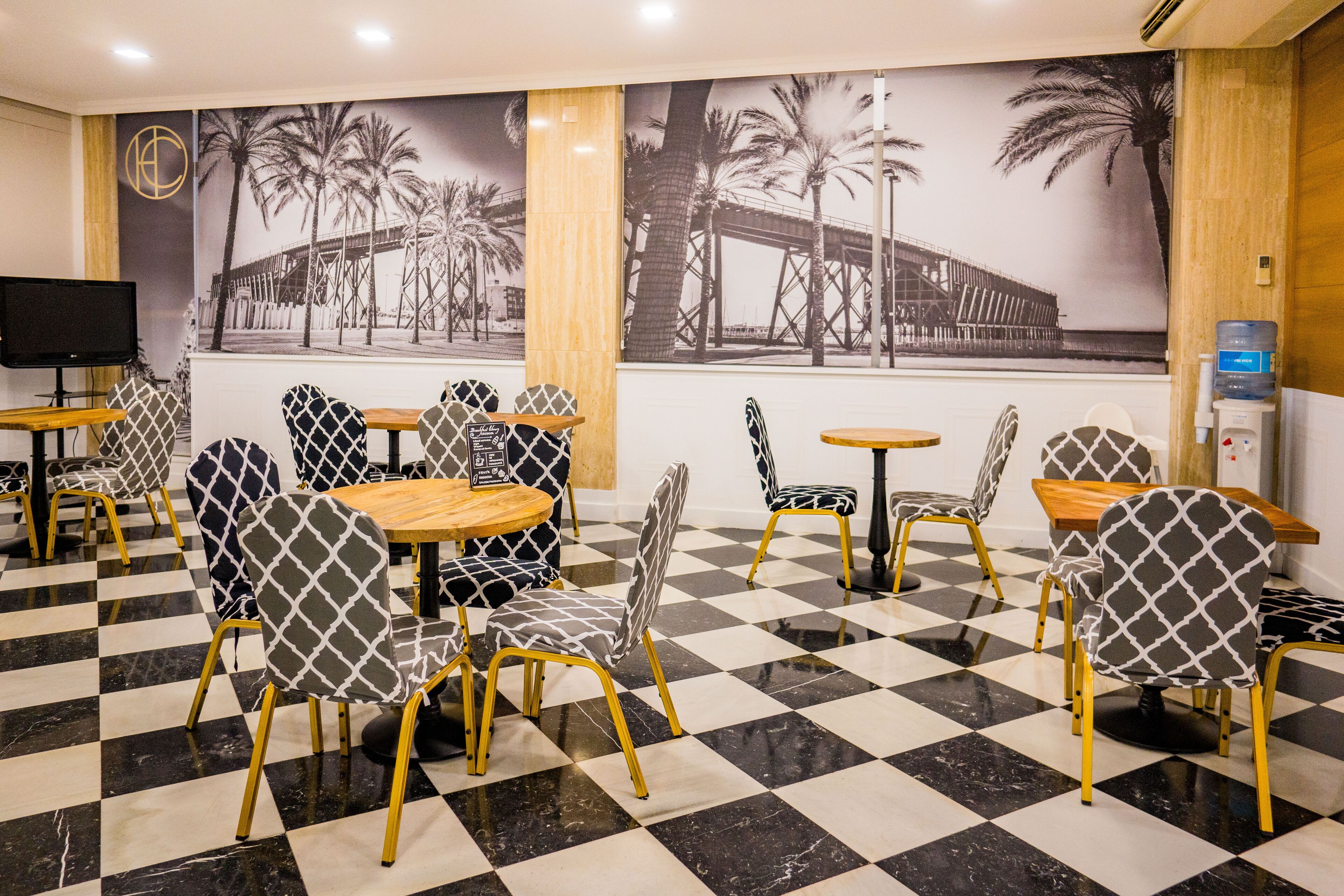 Café da manhã continental todos os dias mediante uma taxa