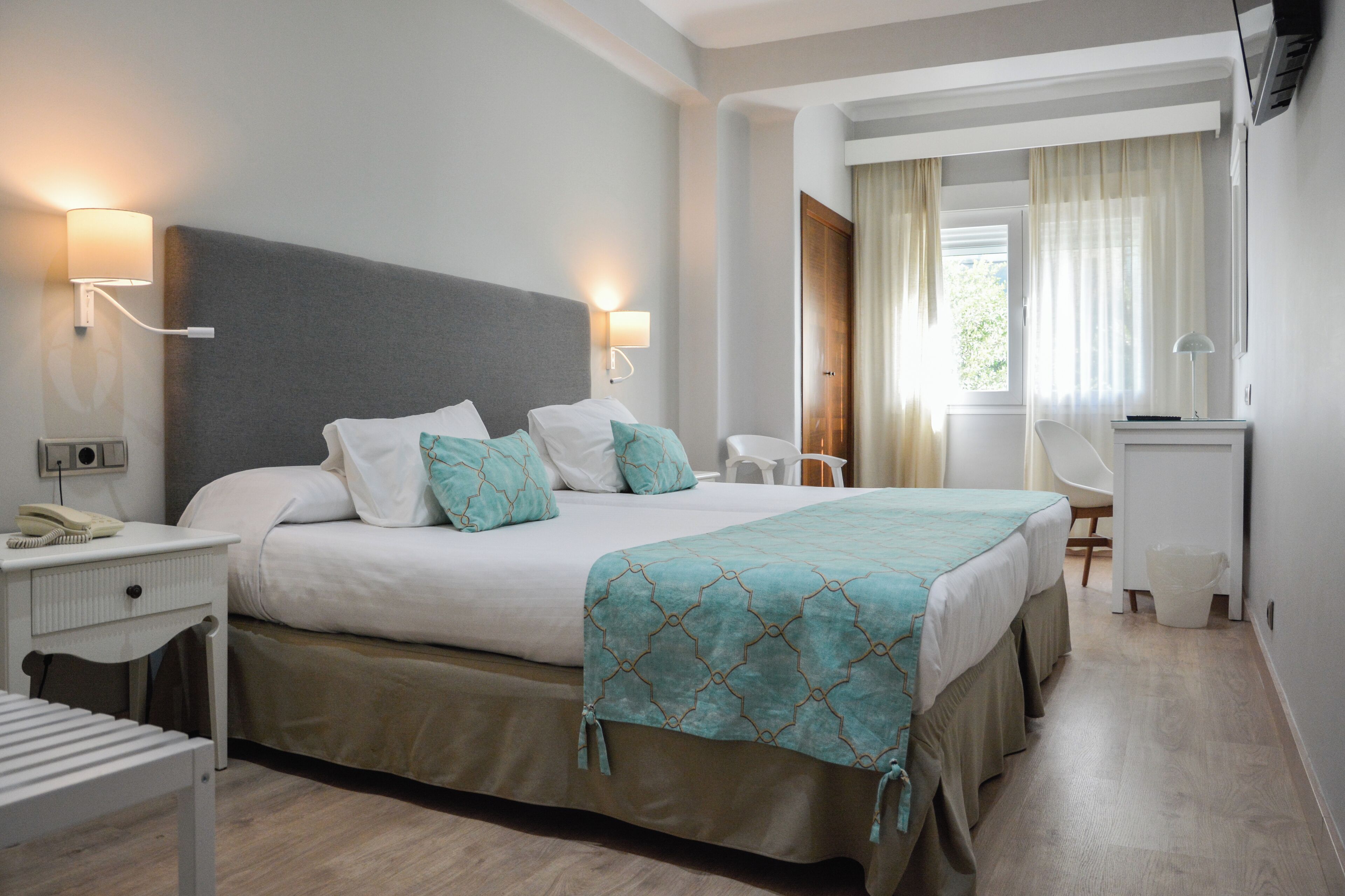 Habitación City con 2 camas individuales, vistas a la ciudad (Exterior) | Minibar, caja fuerte, escritorio y wifi gratis