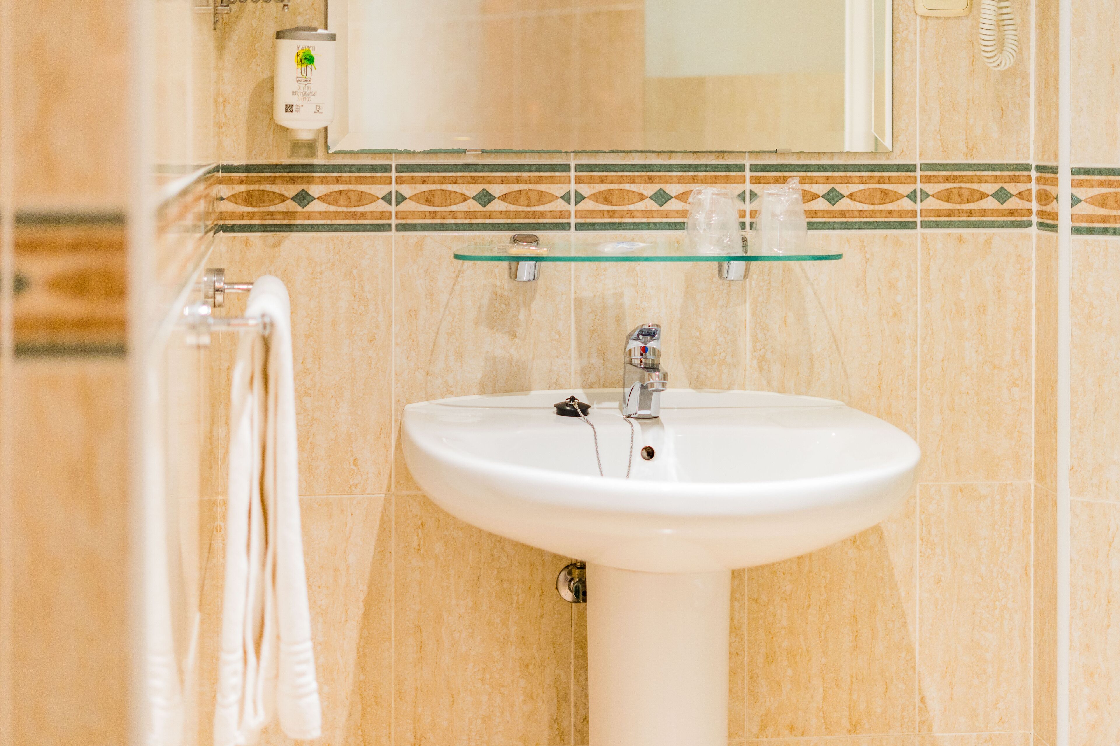 twin room | 1 bedroom, minibar, in-room safe, desk