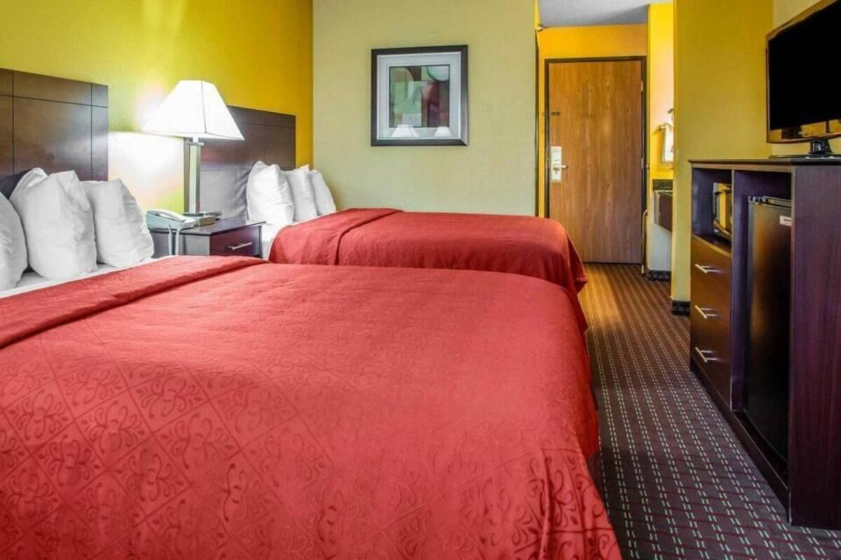 Desk, iron/ironing board, free WiFi, bed sheets