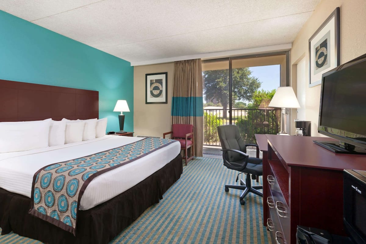 In-room safe, desk, iron/ironing board, free cribs/infant beds