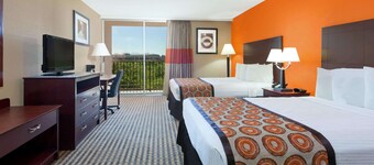 Howard Johnson by Wyndham Arlington Ballpark / Six Flags