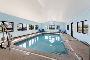 Indoor pool, sun loungers