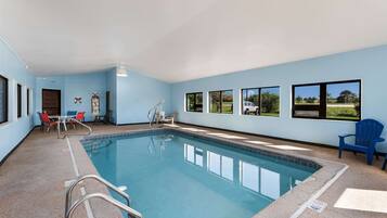 Indoor pool, sun loungers