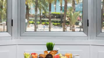 Petit déjeuner buffet servi tous les jours en supplément