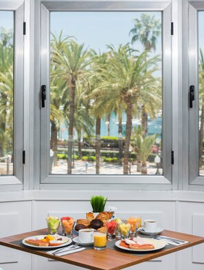 Daily buffet breakfast for a fee - Hotel Alicante Gran Sol, Affiliated by Meliá (Alicante)