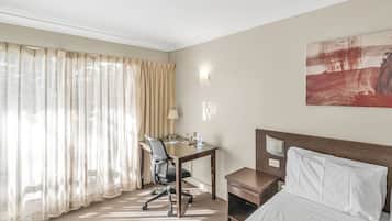 Laptop workspace, iron/ironing board, free WiFi, bed sheets