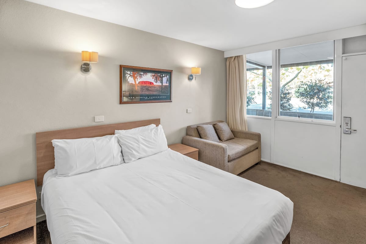 Standard Queen Room, 1 Queen Bed | Laptop workspace, iron/ironing board, free WiFi, bed sheets