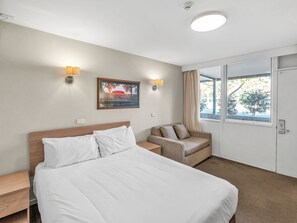 Standard Queen Room, 1 Queen Bed | Skrivebord for bærbar PC, strykejern/-brett og wi-fi (inkludert)