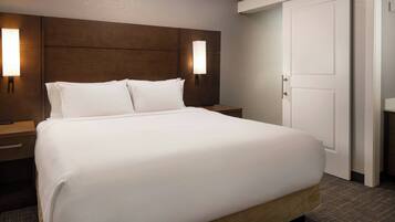 Studio, 1 King Bed with Sofa bed | Premium bedding, blackout drapes, iron/ironing board, WiFi (free)
