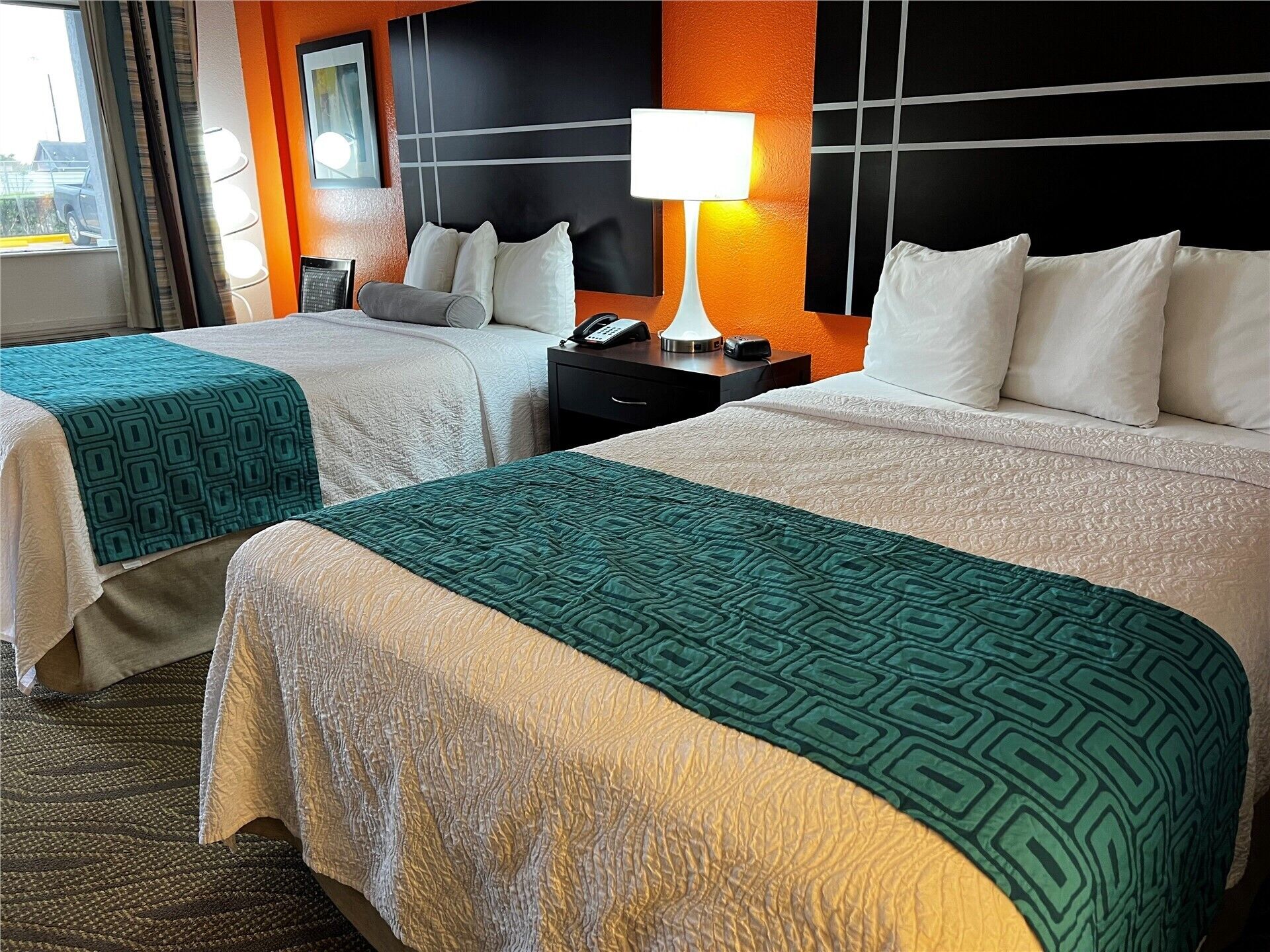 Premium bedding, desk, iron/ironing board, free WiFi