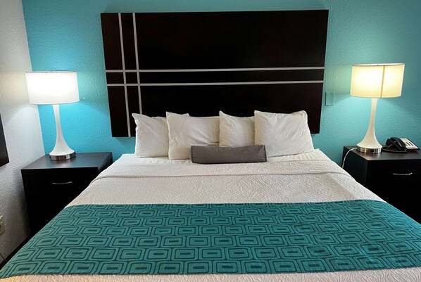 Premium bedding, desk, iron/ironing board, free WiFi