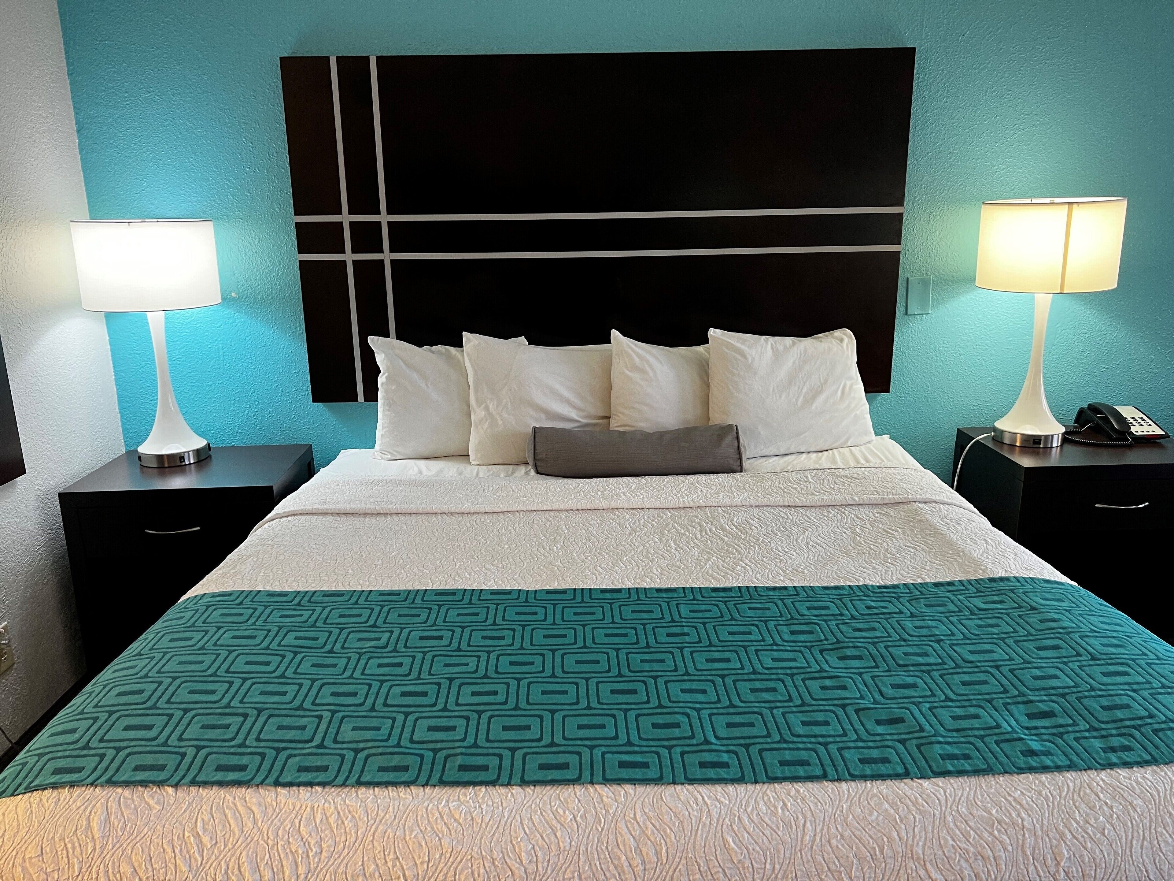 Premium bedding, desk, iron/ironing board, free WiFi