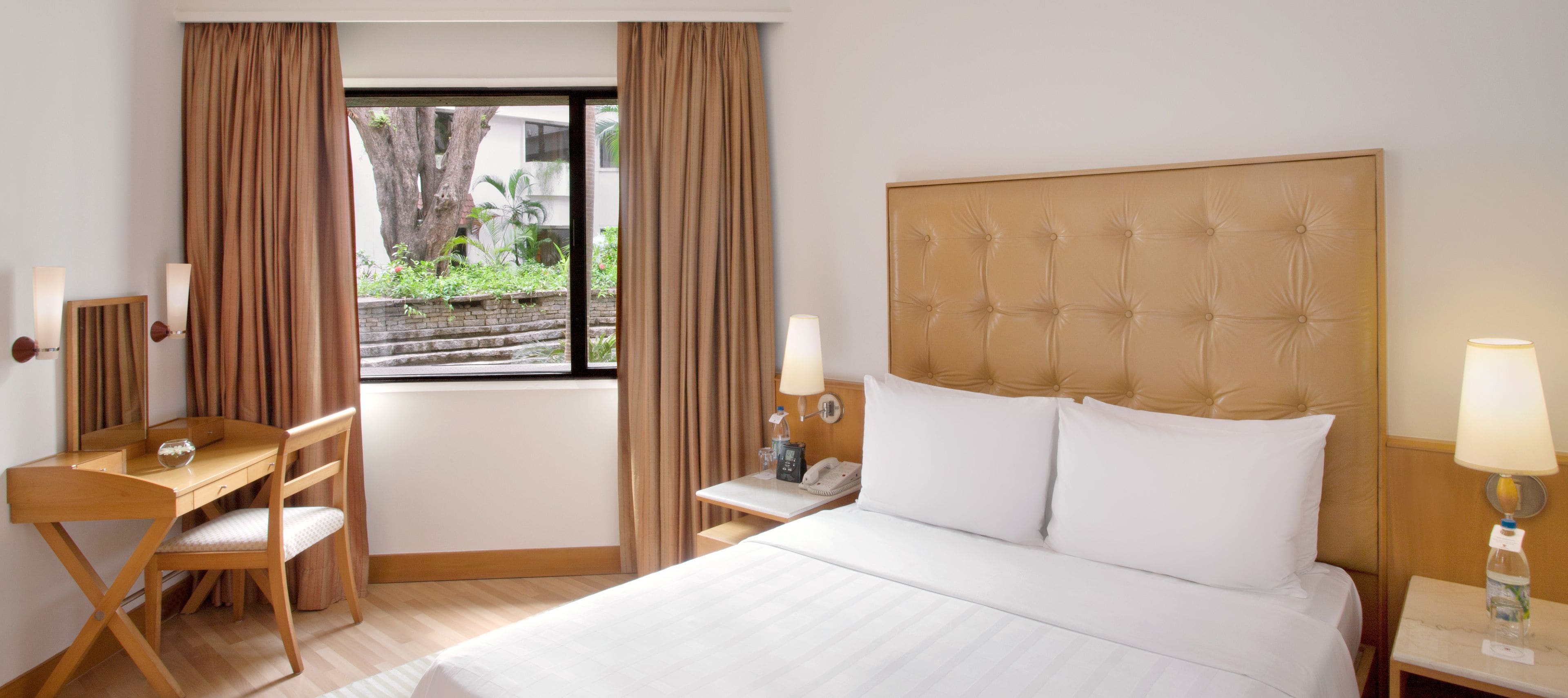 deluxe room | premium bedding, minibar, in-room safe, desk