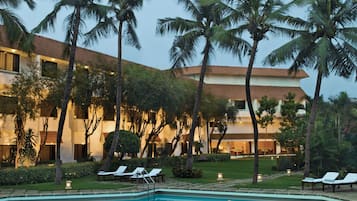 Outdoor pool, sun loungers