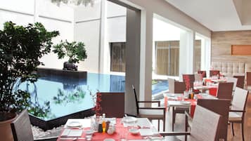 Daily buffet breakfast (INR 1475 per person)
