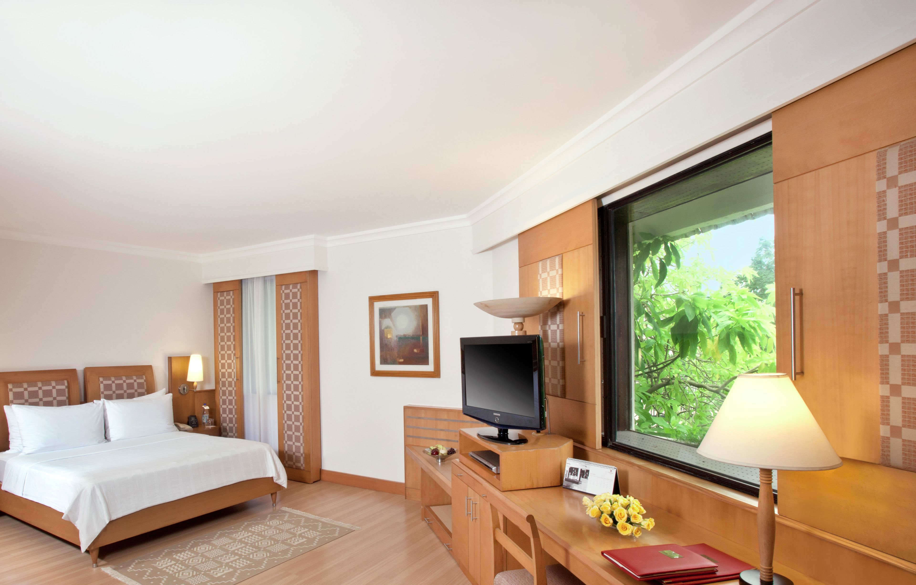 deluxe suite | premium bedding, minibar, in-room safe, desk
