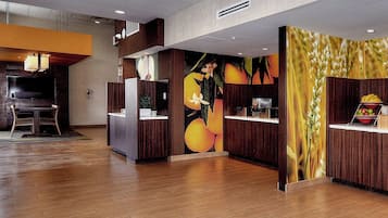 TĂ€gliches inbegriffenes groĂes FrĂŒhstĂŒck