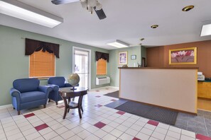 Lobby sitting area - Americas Best Value Inn Decatur, IN (Decatur)