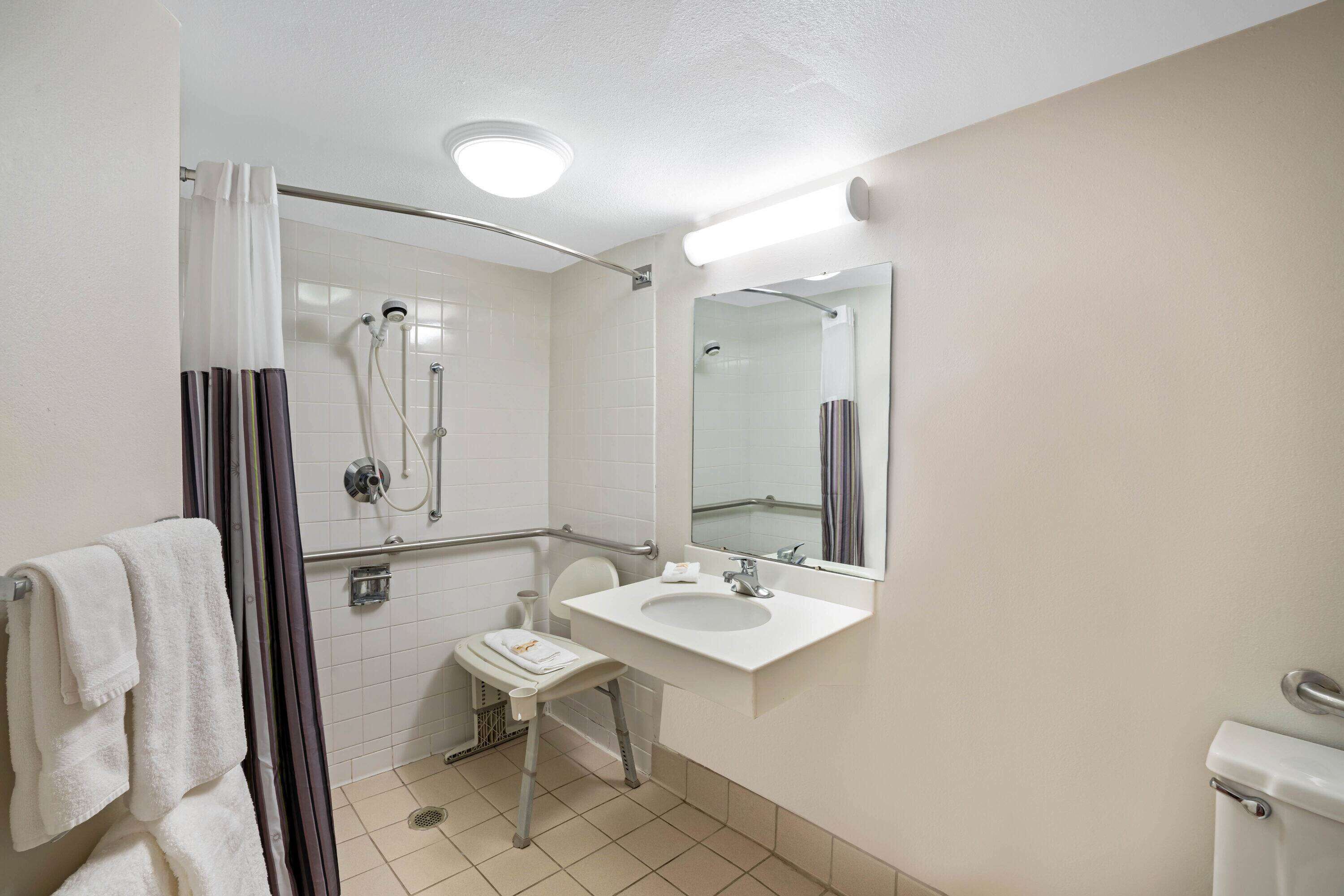 combined shower/bathtub, eco-friendly toiletries, hair dryer, towels
