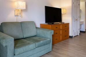Executive Room, 1 King Bed, Non Smoking | Premium bedding, desk, blackout curtains, iron/ironing board