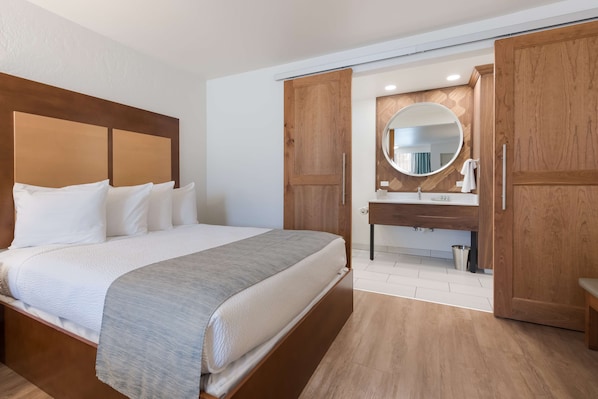 Standard Room, 2 Queen Beds, Non Smoking, Refrigerator & Microwave (Pet Friendly) | Blackout drapes, iron/ironing board, rollaway beds, free WiFi - Best Western Foothills Inn (Mountain Home)