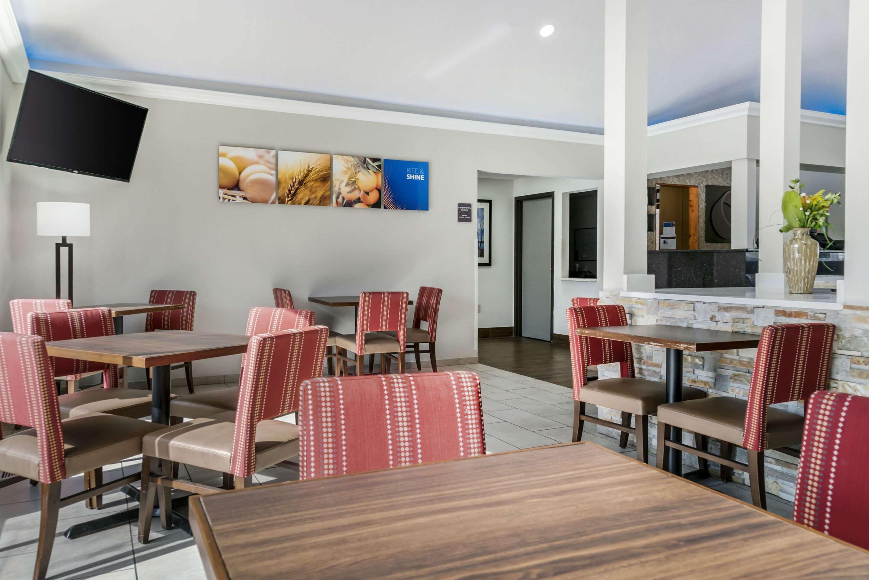 Termasuk sarapan layan diri setiap hari 