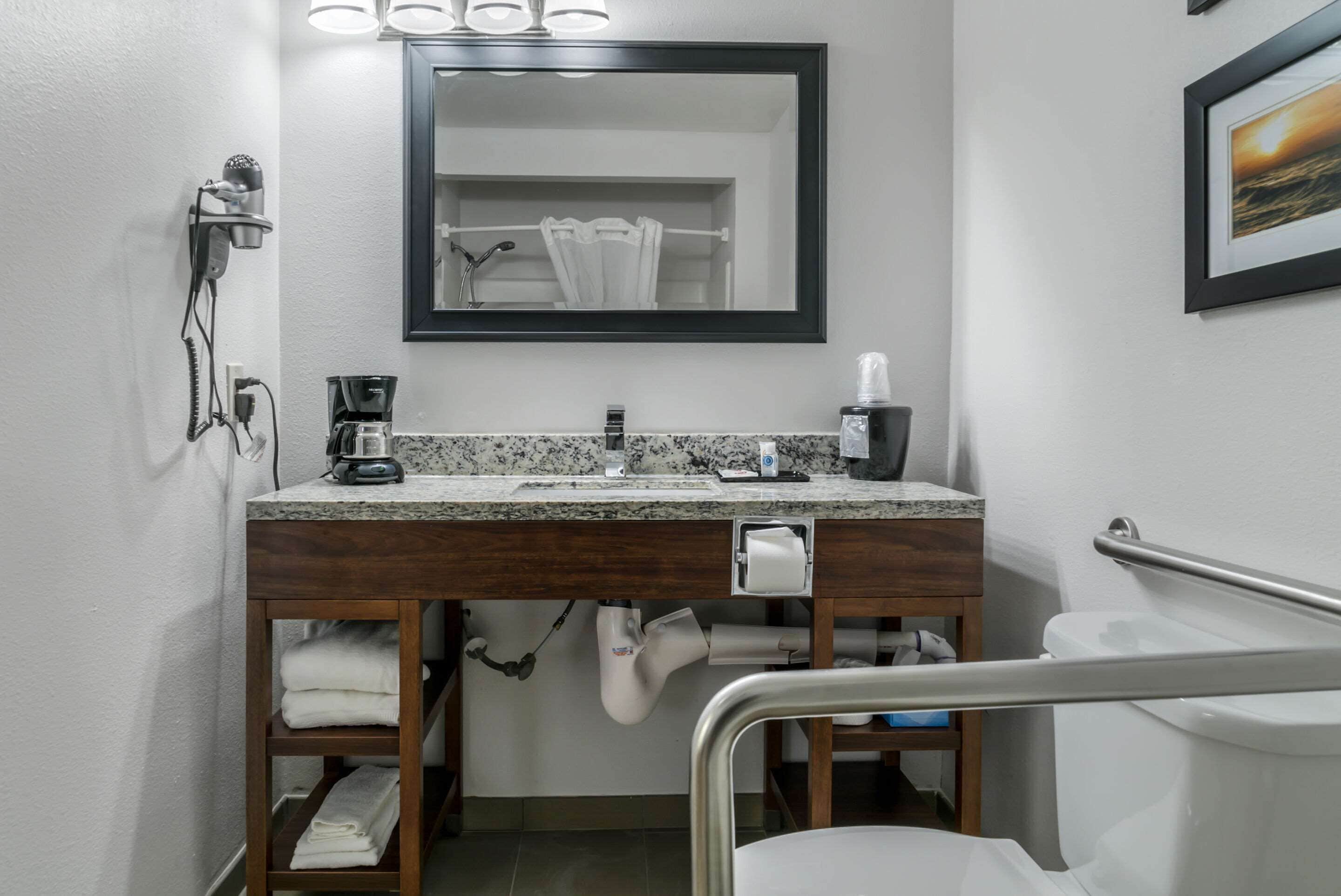 Room, 1 Queen Bed, Accessible, Non Smoking | In-room safe, individually furnished, iron/ironing board