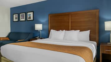 Suite, 1 kingsize-seng, massasjebadekar | Safe på rommet, individuelt innredet og strykejern/-brett