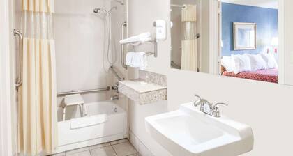 Days Inn by Wyndham Nashville North/Opryland Area