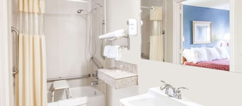 Days Inn by Wyndham Nashville North/Opryland Area