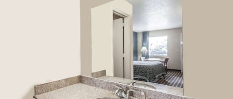 Combined shower/bathtub, hair dryer, towels