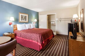 Iron/ironing board, free cots/infant beds, free WiFi, bed sheets - Days Inn by Wyndham Nashville North/Opryland Area (Nashville)