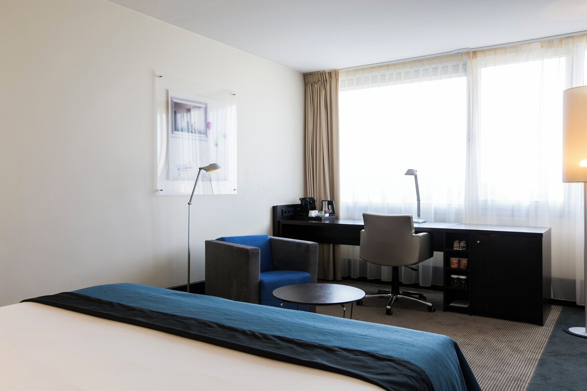 Premium Room, 1 King Bed, City View