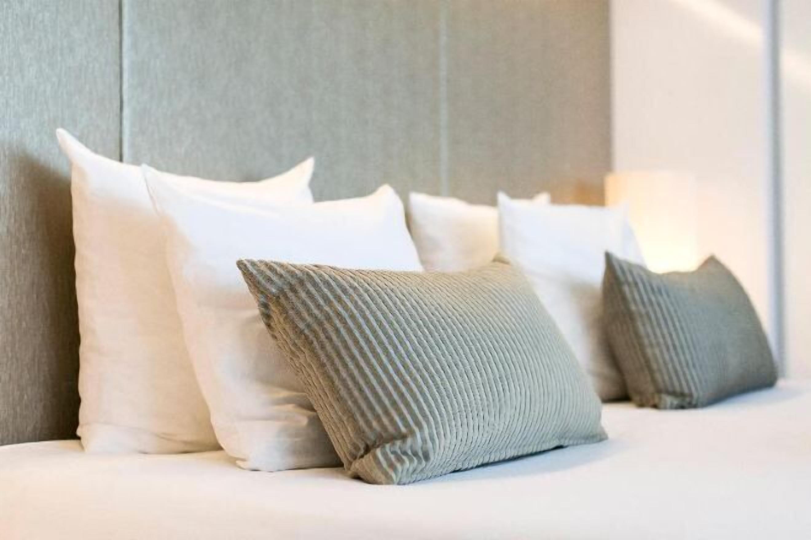 迷你吧、客房内保险箱、办公桌、遮光窗帘