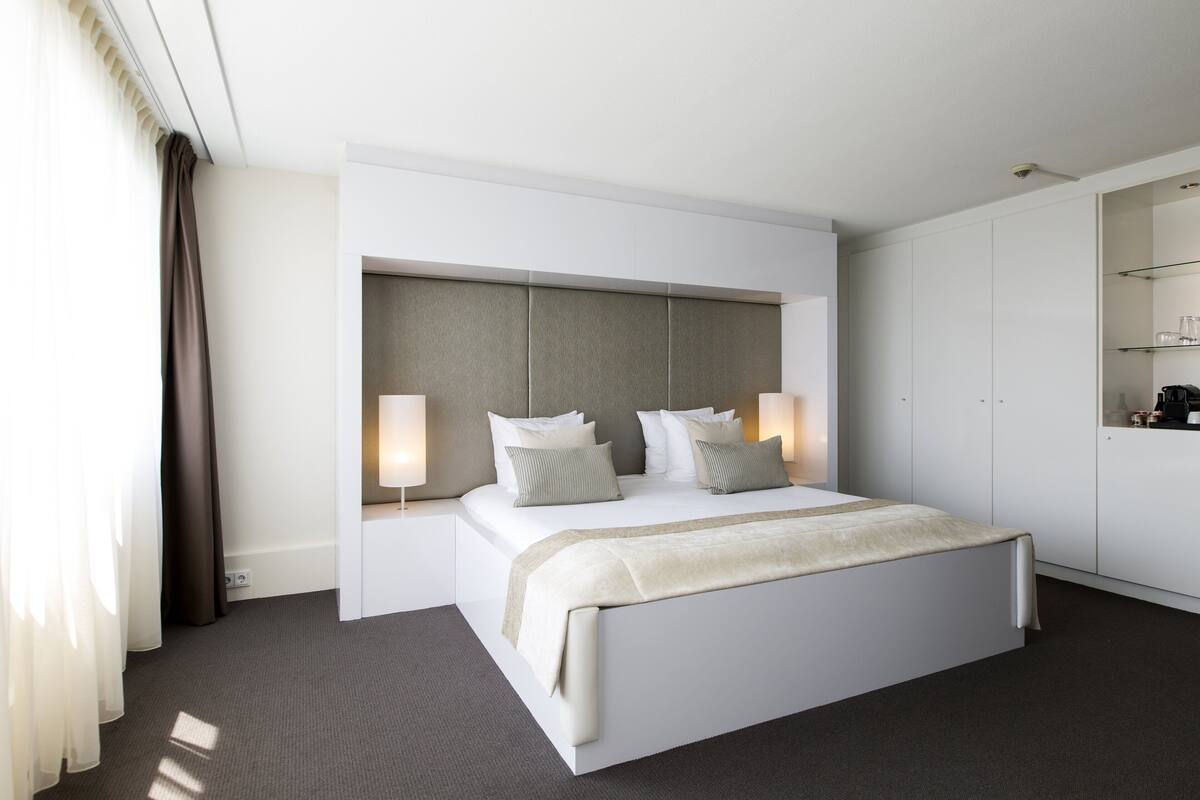 Suite, 1 King Bed, City View | Minibar, in-room safe, desk, blackout curtains