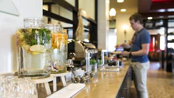 Ontbijtbuffet op werkdagen (EUR 23 per persoon)