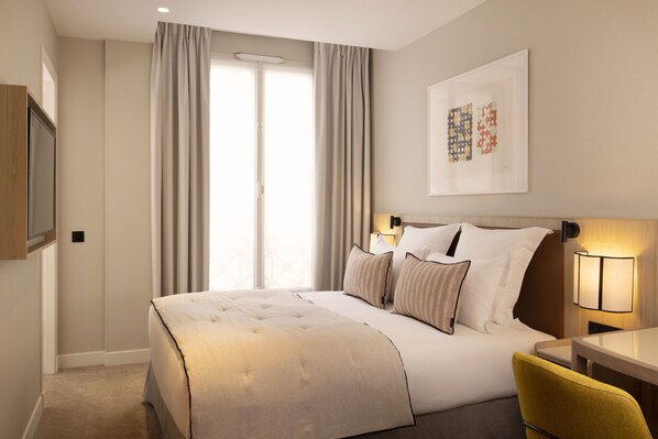Comfort Double Room | 1 bedroom, minibar, in-room safe, desk
