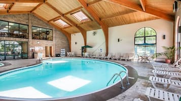 Indoor pool, sun loungers