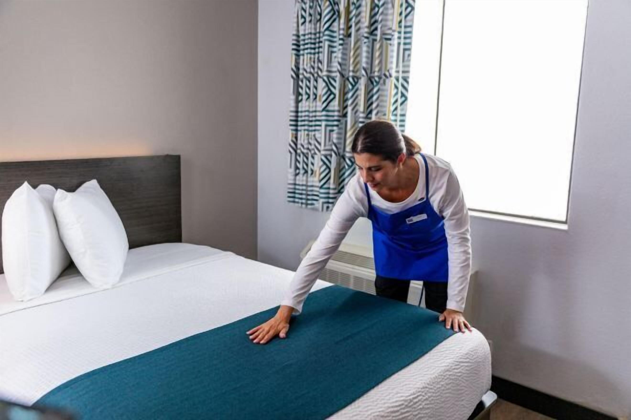 Laptop workspace, iron/ironing board, free WiFi, bed sheets