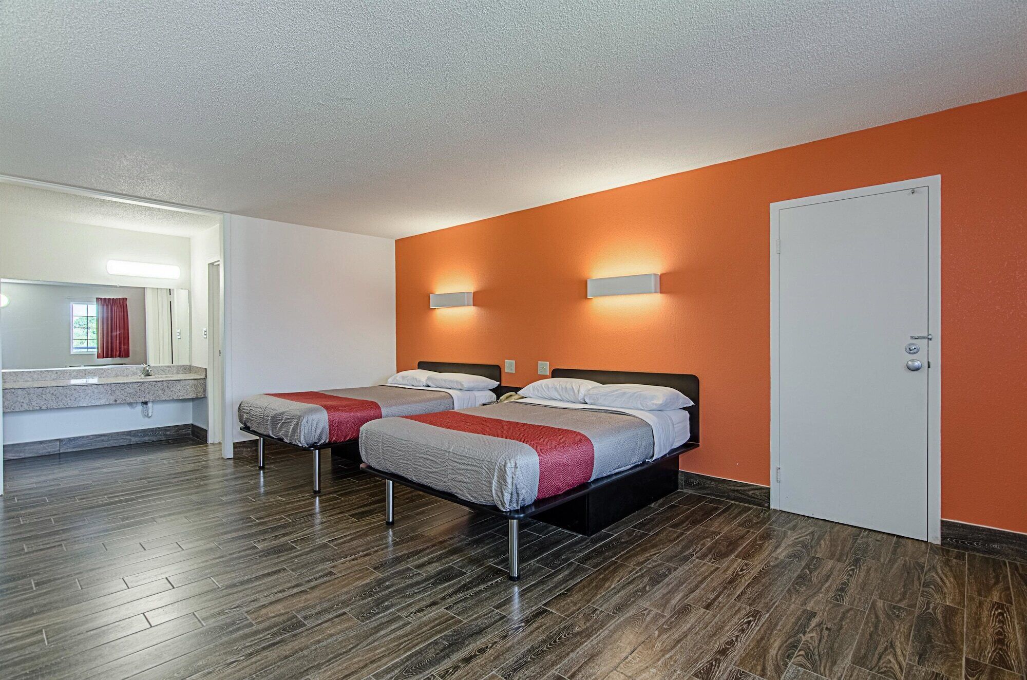 手提電腦工作空間、熨斗/熨衫板、免費 Wi-Fi、床單