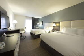 Premium bedding, Select Comfort beds, individually decorated - Toronto Don Valley Hotel and Suites (Toronto)
