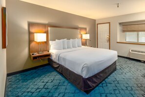 Premium bedding, pillowtop beds, desk, laptop workspace - Red Lion Hotel Templin's on the River (Post Falls)