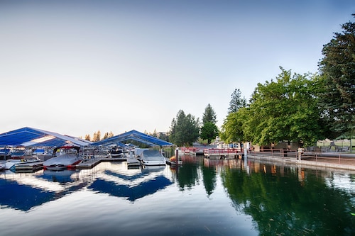 Red Lion Hotel Templin's on the River