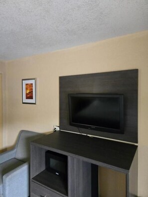 Premium bedding, memory foam beds, iron/ironing board, free WiFi
