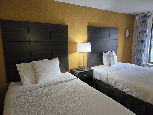 Days Inn by Wyndham Charlotte Northlake