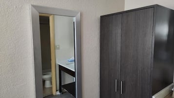 Combined shower/bathtub, eco-friendly toiletries, hair dryer, towels