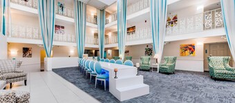 The Blu Hotel Blue Ash Cincinnati, an Ascend Collection Hotel