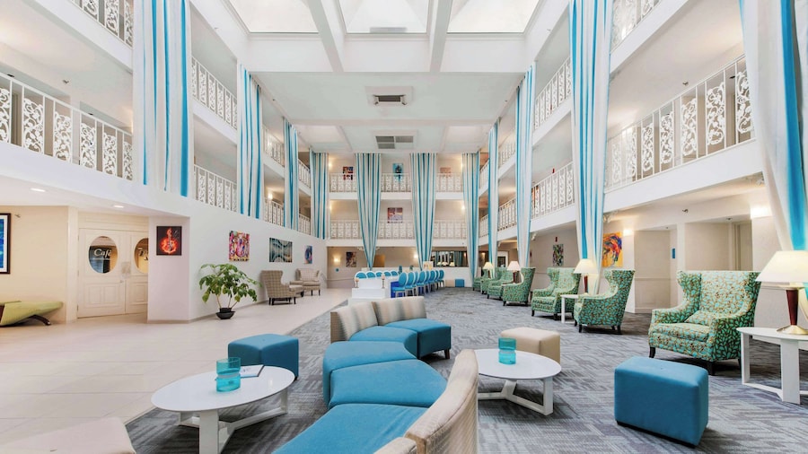 The Blu Hotel Blue Ash Cincinnati, an Ascend Collection Hotel