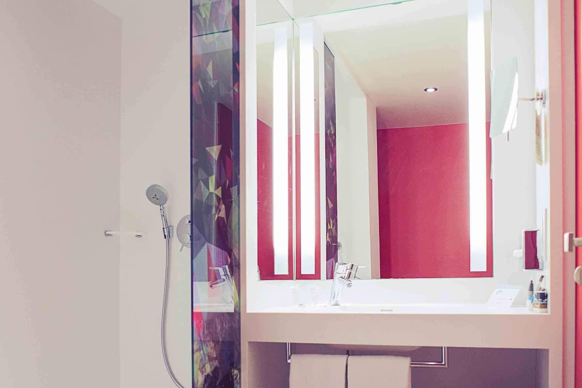 Premium bedding, in-room safe, desk, laptop workspace